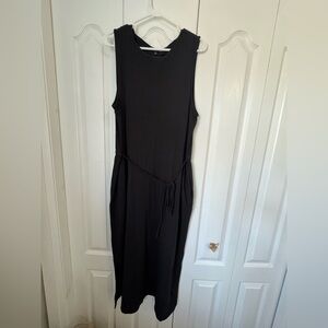 Denver Hayes Black midi dress